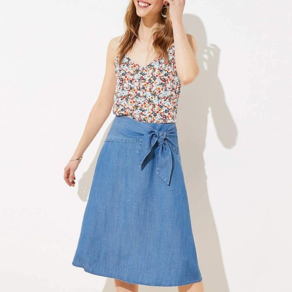 NWT LOFT Chambray Distressed Skirt Sz 4P - Picture 2 of 6